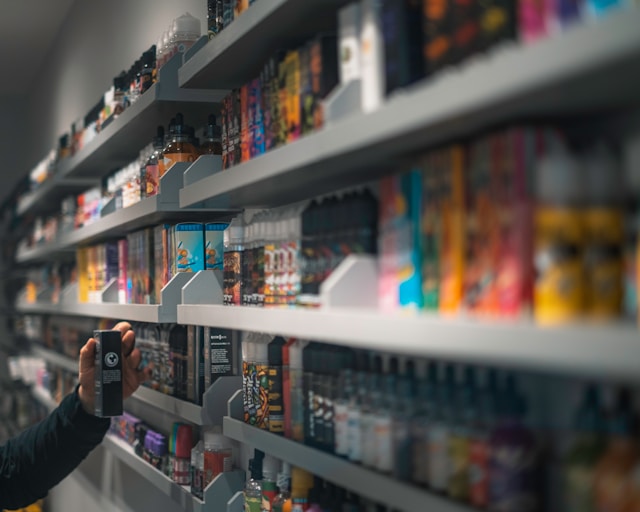 Exploring the Rising Popularity of Vapes in UK: A Modern Smoking Alternative