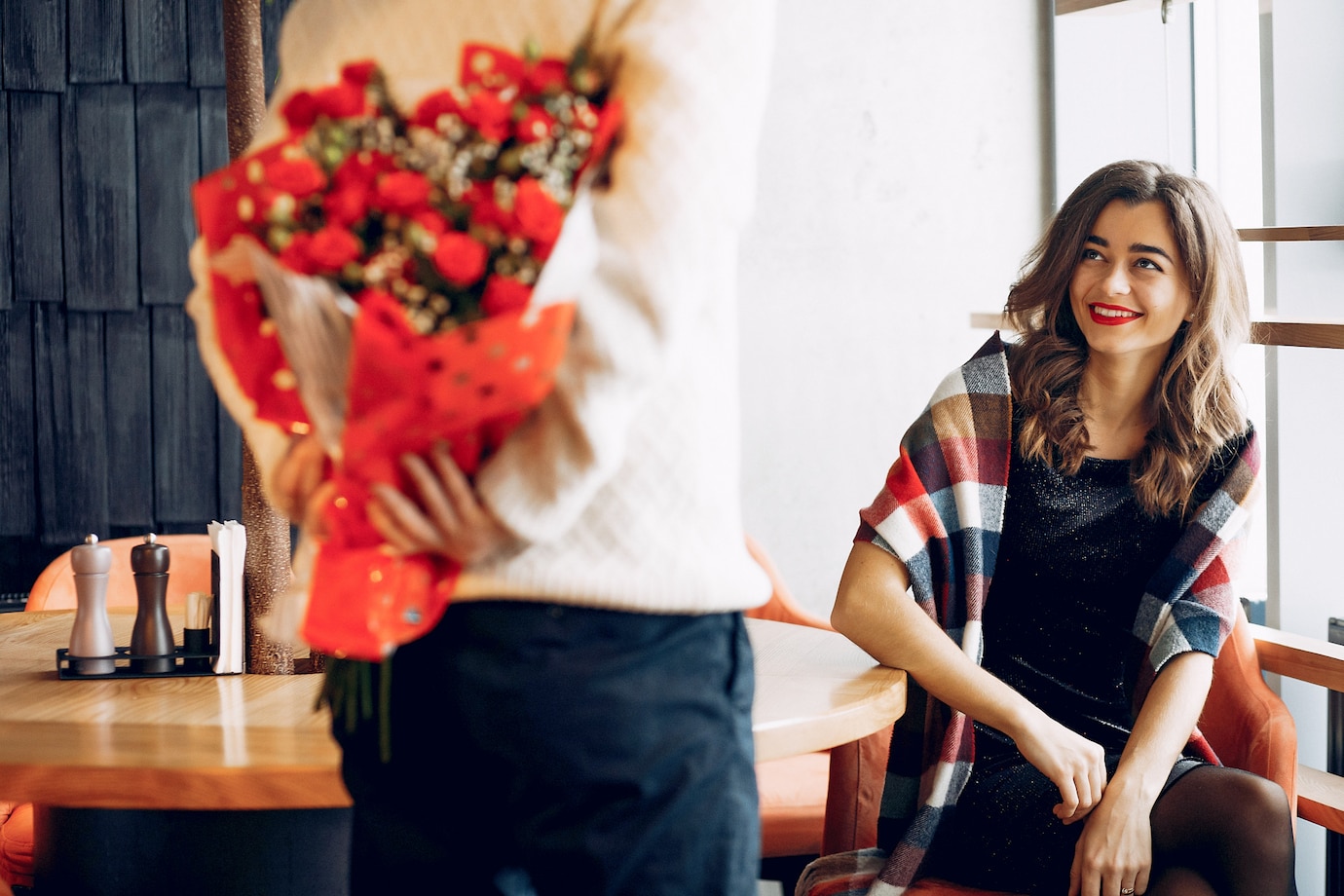 Send Unique Personalized Gift Hampers to Friends and Family with Express Delivery