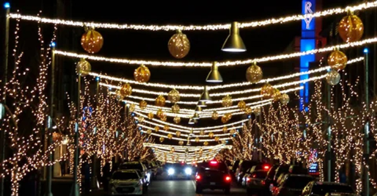 Creating Memorable First Impressions With Commercial Holiday Lights
